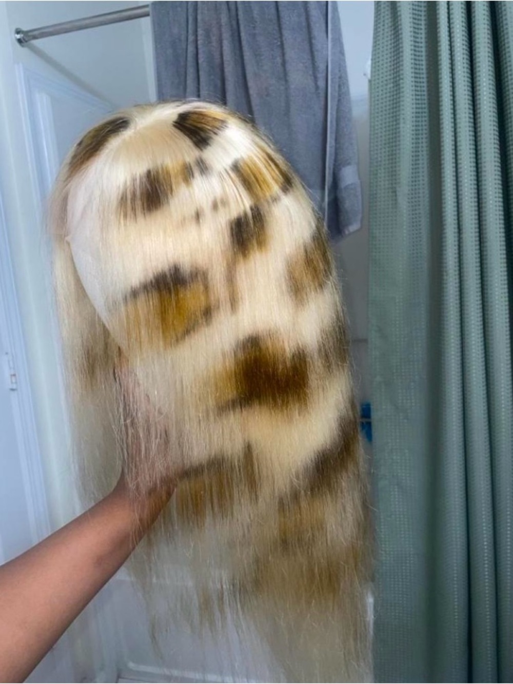Source Unknown Blonde Leopard Spot Straight Lace Front Wig